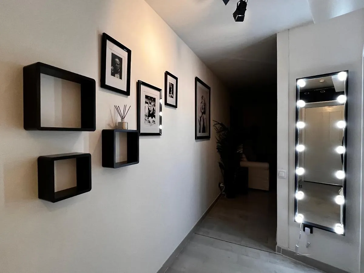 Palais 5Min Luxury&Cinema Studio Cannes 0*,  France